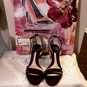 Evening wear low heel sandals.